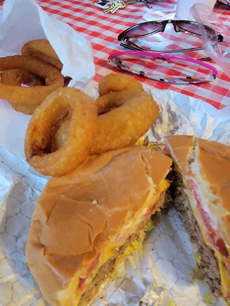 Cheeseburger and Onion Rings